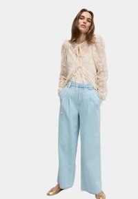 Свободные джинсы Свободные джинсы