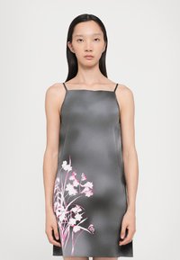 Короткое платье Короткое платье