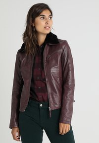 Кожаная куртка Кожаная куртка