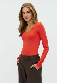 Лонгслив Лонгслив