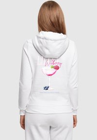 Пуловер с капюшоном Пуловер с капюшоном