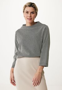 Пуловер с рукавом три четверти Пуловер с рукавом три четверти