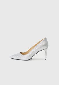 Туфли на высоком каблуке Туфли на высоком каблуке