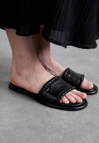 Шлепанцы Шлепанцы