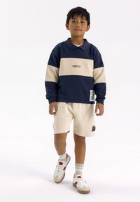 Пуловер Пуловер