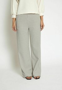 Широкие брюки Широкие брюки