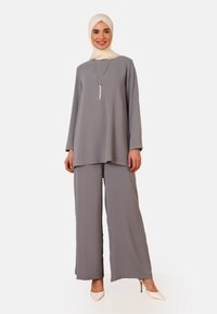 Широкие брюки Широкие брюки