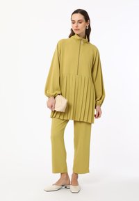 Блузка Блузка