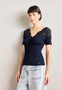 Футболка Футболка