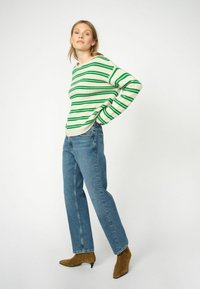 Прямые джинсы Прямые джинсы