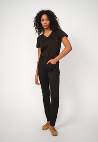 Джинсы Джинсы