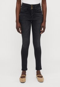 Узкие джинсы Узкие джинсы