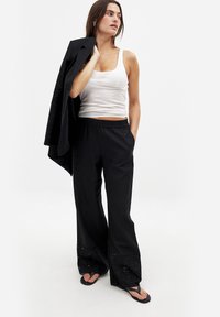 Широкие брюки Широкие брюки