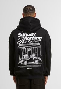 Пуловер с капюшоном Пуловер с капюшоном