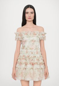 Короткое платье Короткое платье