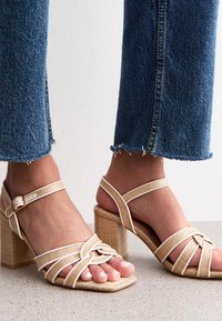 Босоножки Босоножки