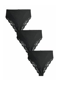 Трусы на бедрах Трусы на бедрах