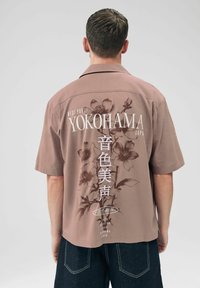 Рубашка с коротким рукавом Рубашка с коротким рукавом