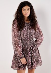 Короткое платье Короткое платье