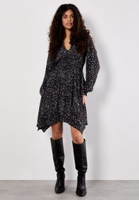 Платье Платье