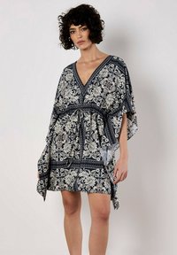 Короткое платье Короткое платье