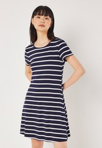 Короткое платье Короткое платье