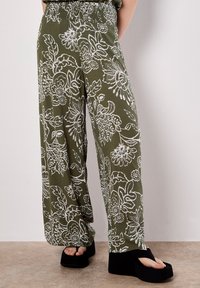 Широкие брюки Широкие брюки