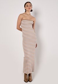 Вязаное платье Вязаное платье