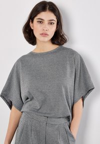 Футболка Футболка