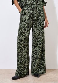 Широкие брюки Широкие брюки