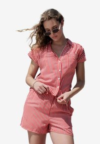 Шорты Шорты