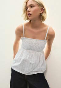 Топ на бретельках Топ на бретельках