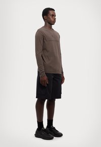 Лонгслив Лонгслив