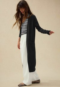 Длинный кардиган Длинный кардиган