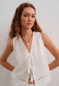 Джинсовая жилетка Джинсовая жилетка