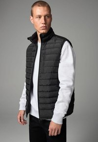 Жилет Жилет