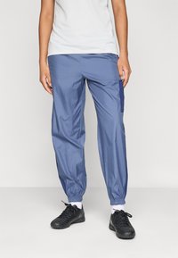 Спортивный костюм Спортивный костюм