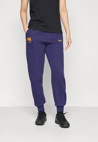 Спортивный костюм Спортивный костюм