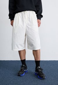 Шорты Шорты