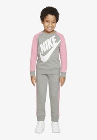 Набор одежды Набор одежды