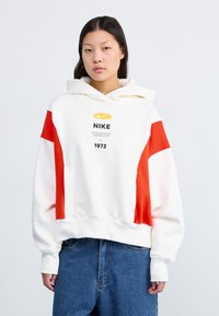 Пуловер с капюшоном Пуловер с капюшоном