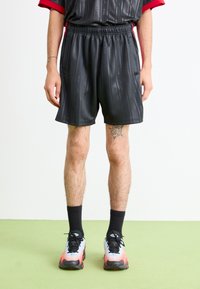 Шорты Шорты