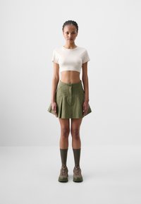 Юбка с накладными карманами Юбка с накладными карманами