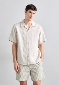 Рубашка с коротким рукавом Рубашка с коротким рукавом