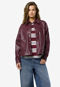 Кожаная куртка Кожаная куртка