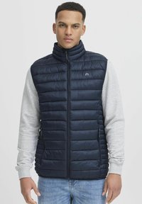 Жилет Жилет