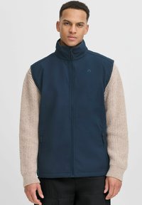 Жилет Жилет