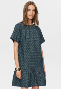 Короткое платье Короткое платье