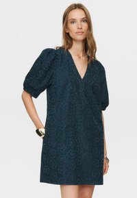 Короткое платье Короткое платье