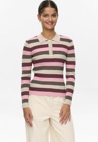 Пуловер с воротником поло Пуловер с воротником поло